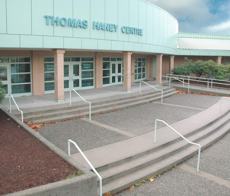 Thomas Haney Secondary School　トーマス・ヘイ二ー高校